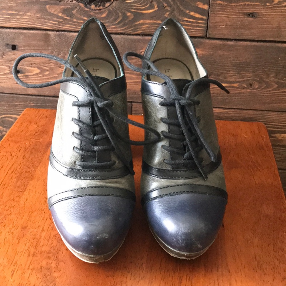 Hinge shoes